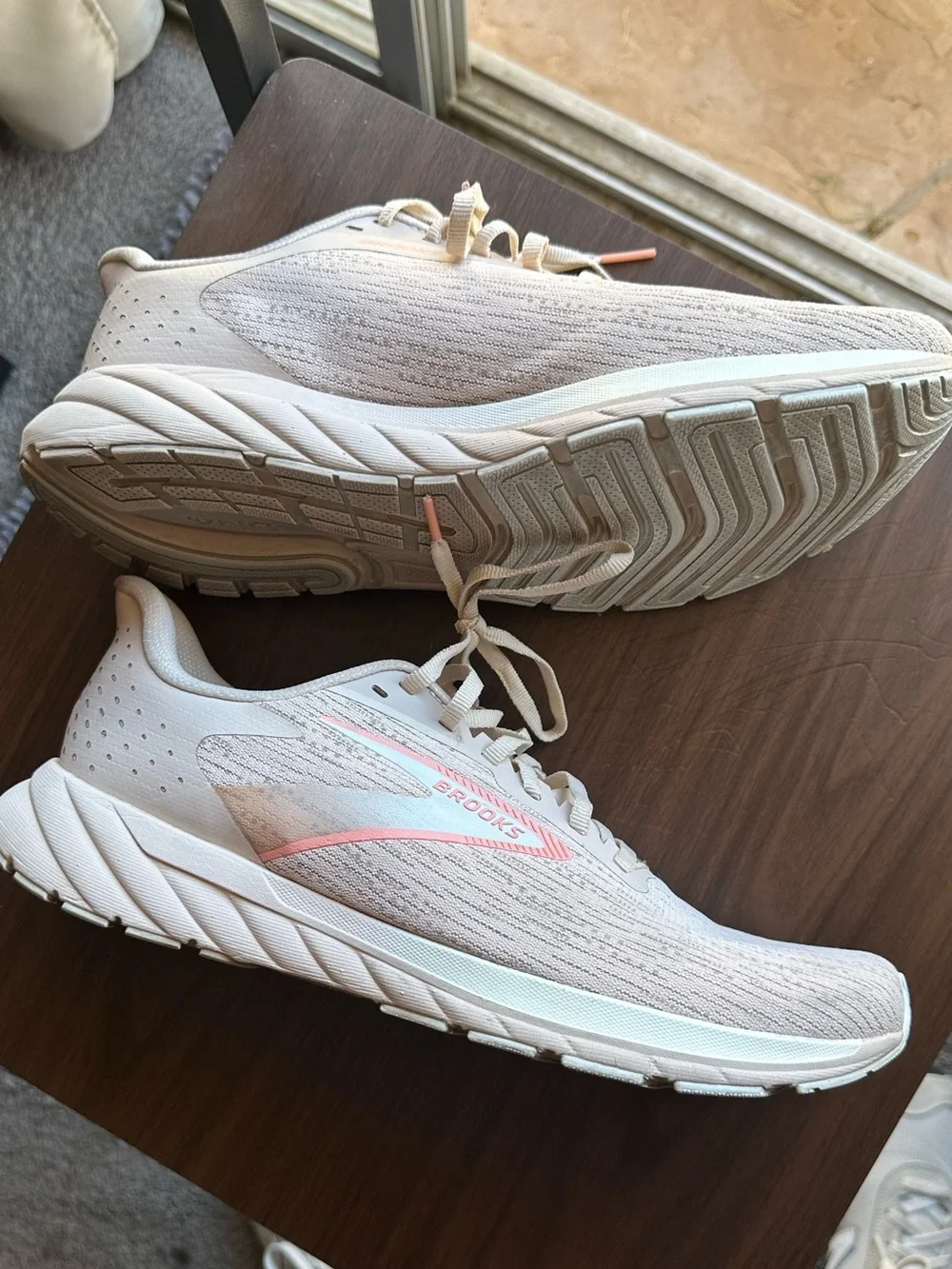 Brooks Running Shoes Women’s Light Peach Size 11